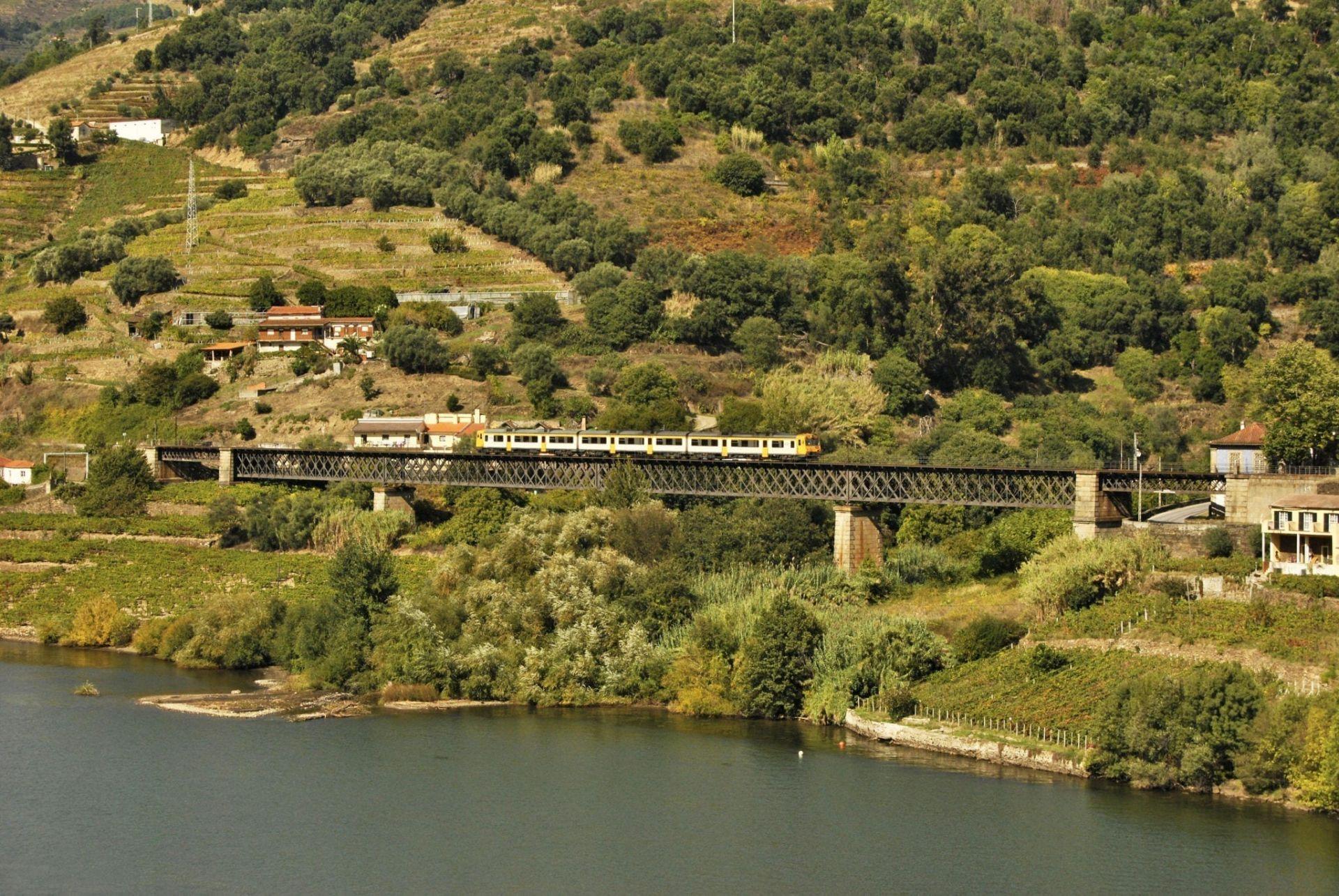 A linha do Douro e os seus Tesouros