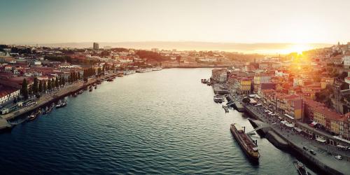 Cruzeiro com Jantar e M&uacute;sica ao Vivo no Porto