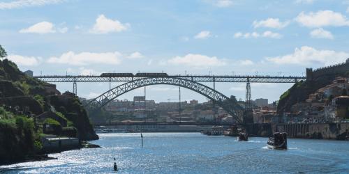 Cruzeiro no Porto com Almo&ccedil;o a Bordo 