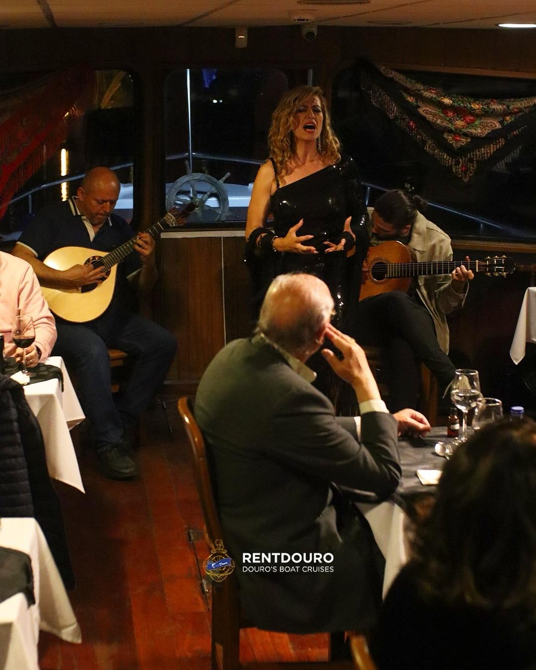 Cruzeiro com Jantar e Fado a bordo - 1