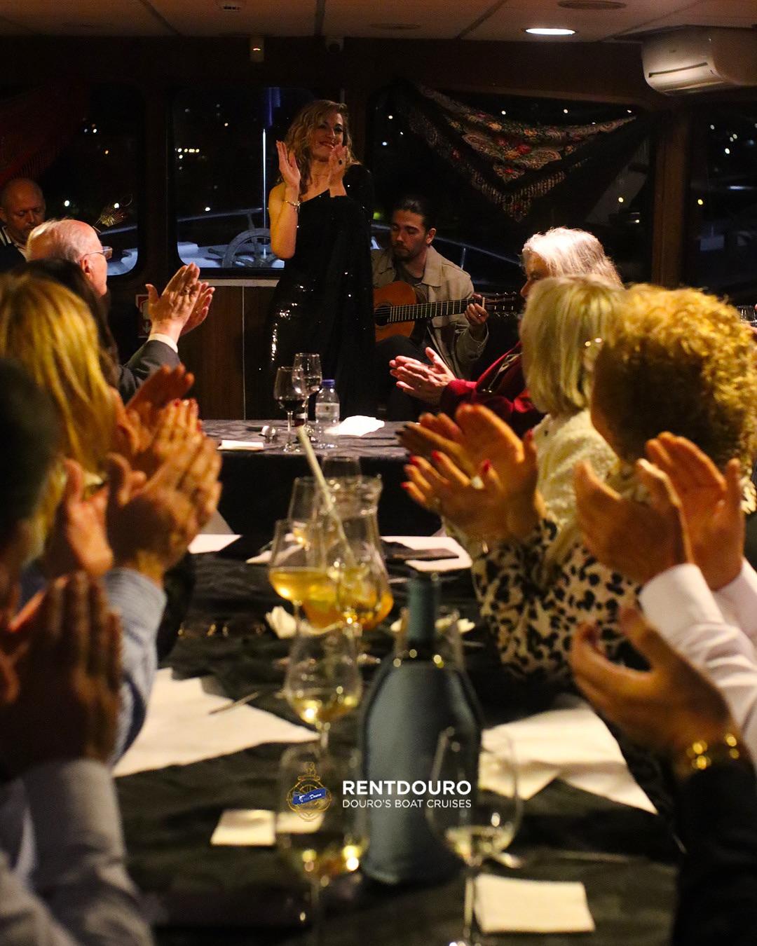 Cruzeiro com Jantar e Fado a bordo - 3